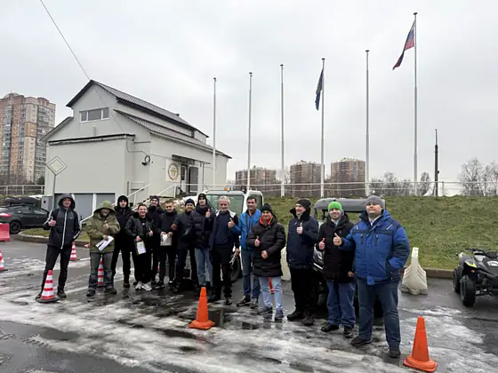 Студенты школы после сдачи экзамена в Гостехнадзоре